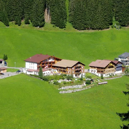 Alpenblume Otel 3*
